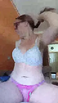 Snapshot of Dettybitch40 chatting on July 13, 2026, 11:02 am Dettybitch40 online show from July 13, 2026, 11:02 am