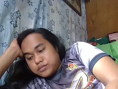 Snapshot of bettina_love chatting on April 19, 2026, 3:28 am bettina love online show from April 19, 2026, 3:28 am