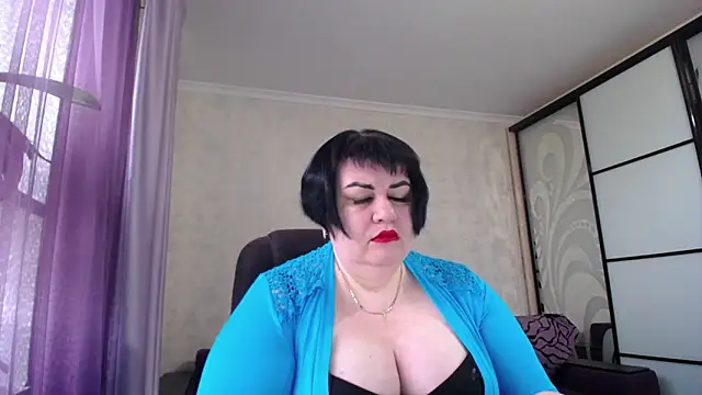 JuicyLady Di online show from April 15, 2026, 4:52 am