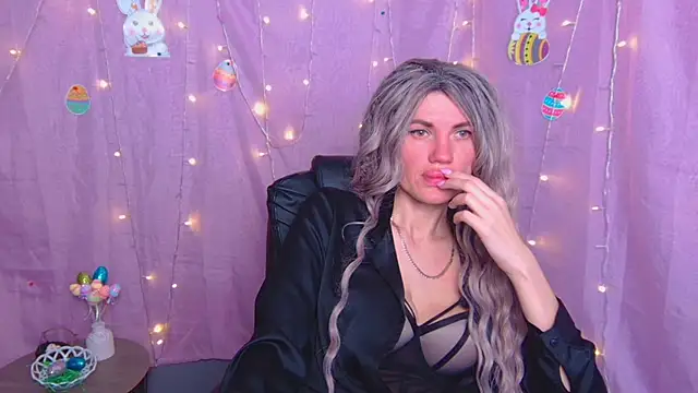 Snapshot of MilaLoona chatting on April 11, 2026, 7:45 am MilaLoona online show from April 11, 2026, 7:45 am