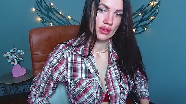 Snapshot of MilaLoona chatting on July 12, 2026, 6:26 am MilaLoona online show from July 12, 2026, 6:26 am