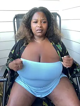 BigFineSelena online show from May 8, 2026, 8:03 pm