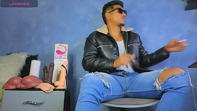 TomLover 12 online show from July 16, 2026, 1:39 pm