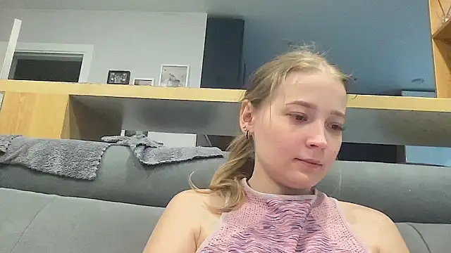 Snapshot of CharmingSarah chatting on June 24, 2026, 4:28 pm CharmingSarah online show from June 24, 2026, 4:28 pm
