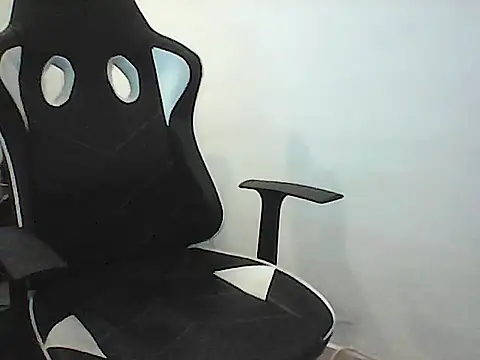 Kalel17073 online show from June 18, 2026, 4:11 pm
