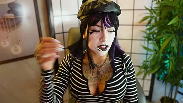 Scarlett collins02 online show from May 17, 2026, 1:58 am
