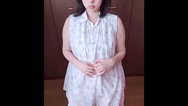Snapshot of Anne-japanese- chatting on August 2, 2026, 1:26 am Anne-japanese- online show from August 2, 2026, 1:26 am