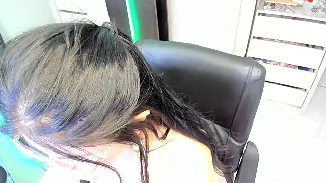 Snapshot of BellaFlaming chatting on June 3, 2026, 2:33 pm BellaFlaming online show from June 3, 2026, 2:33 pm