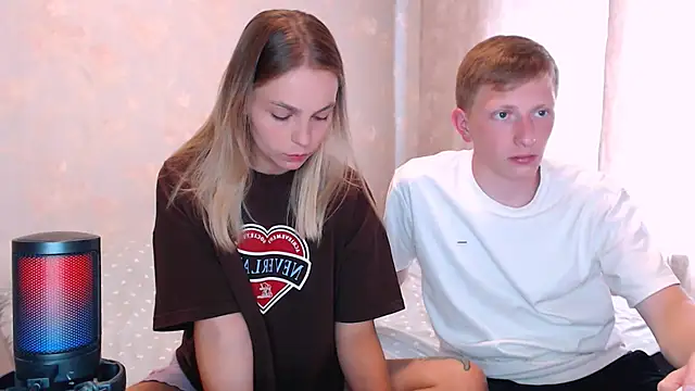 juliaanddima online show from July 17, 2026, 7:37 am