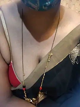 tuttifrutti17 online show from June 15, 2026, 5:04 pm