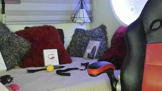 natasha logan  online show from May 10, 2026, 4:06 am