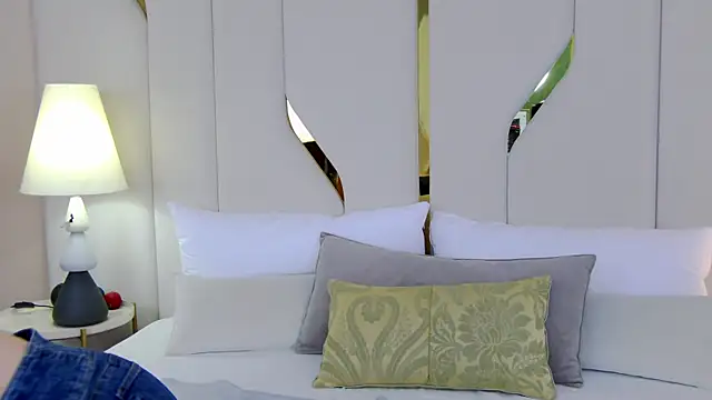 Snapshot of Betty_Bridge chatting on June 4, 2026, 3:01 am Betty Bridge online show from June 4, 2026, 3:01 am