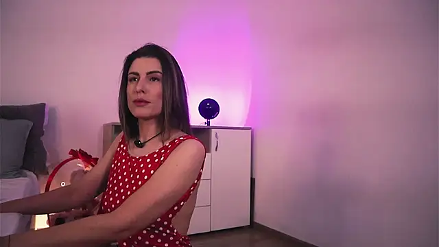 Misslullu online show from May 27, 2026, 12:24 pm