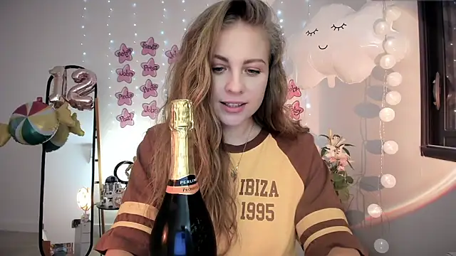 ImKeira online show from June 17, 2026, 8:43 pm