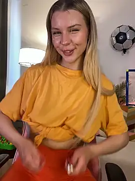 Snapshot of KittyKatyDream chatting on June 24, 2026, 2:05 pm KittyKatyDream online show from June 24, 2026, 2:05 pm
