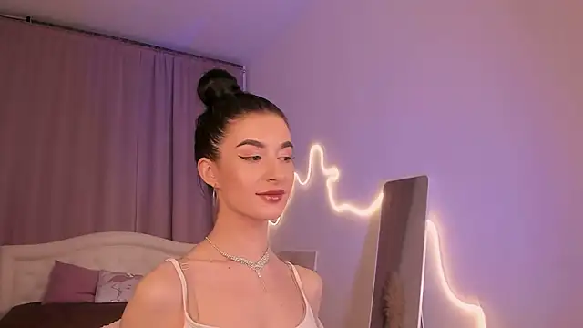 LauraCoy online show from July 7, 2026, 8:13 pm