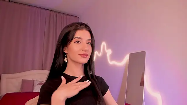 LauraCoy online show from July 8, 2026, 8:24 pm