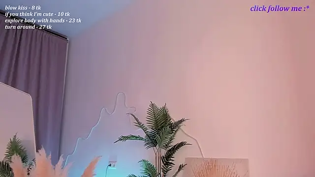 LauraCoy online show from August 5, 2026, 8:44 pm