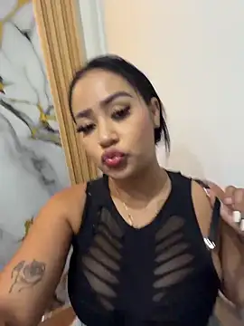 Snapshot of Luisa_Fernandaa chatting on May 21, 2026, 11:23 pm Luisa Fernandaa online show from May 21, 2026, 11:23 pm