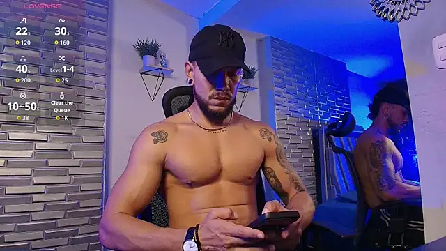 ARON TAYLER01 online show from July 8, 2026, 10:20 am