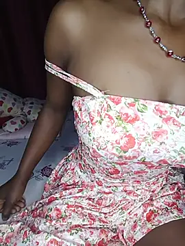 NicRaisaa online show from June 19, 2026, 5:12 am