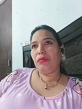 Snapshot of Poojabhabi101 chatting on July 12, 2026, 6:15 am Poojabhabi101 online show from July 12, 2026, 6:15 am