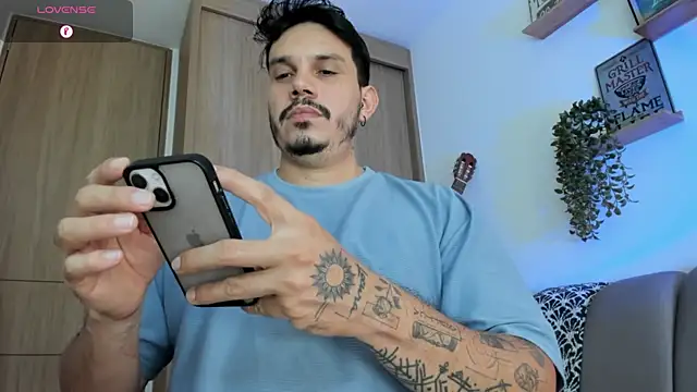 Snapshot of alejandro_stark chatting on June 24, 2026, 8:52 pm alejandro stark online show from June 24, 2026, 8:52 pm
