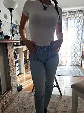 Snapshot of Silvia_Zeno chatting on April 9, 2026, 7:25 am Silvia Zeno online show from April 9, 2026, 7:25 am