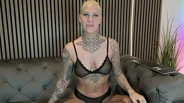 Lara-CumKitten online show from July 19, 2026, 9:13 am