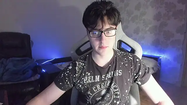 Snapshot of Knuckles17 chatting on May 31, 2026, 12:08 am Knuckles17 online show from May 31, 2026, 12:08 am