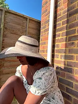 RoseMelanie online show from July 16, 2026, 7:03 am