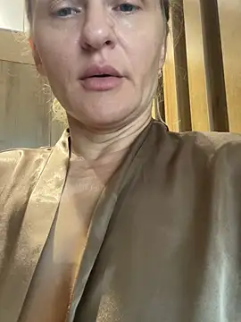 Snapshot of mommy_nadin chatting on July 1, 2026, 6:59 am mommy nadin online show from July 1, 2026, 6:59 am