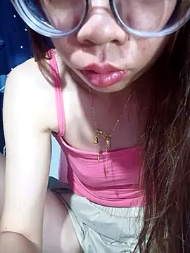   Mai-love19   online show from May 17, 2026, 10:28 pm