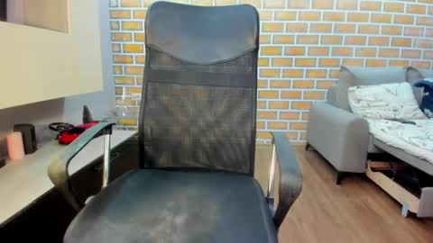 Anna   online show from April 11, 2026, 4:33 pm