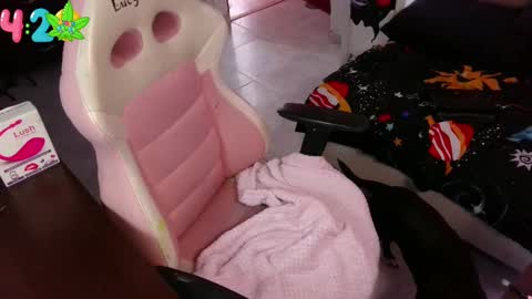 111lucygrim111 online show from February 15, 2025, 8:11 pm