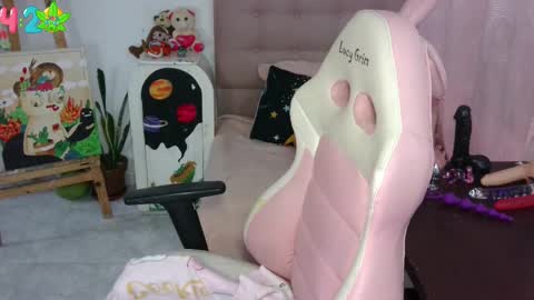 111lucygrim111 online show from September 11, 2025, 5:24 pm