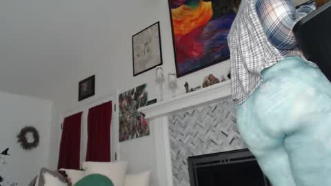 Aurora Willows online show from March 10, 2025, 11:21 am