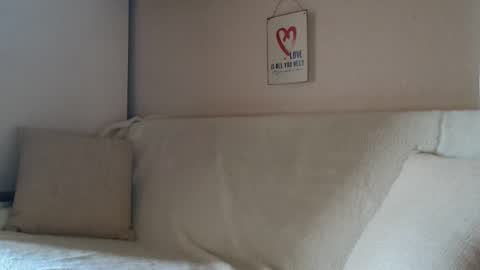 12ennie online show from September 24, 2025, 6:50 am