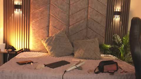 anya online show from October 24, 2025, 7:43 pm