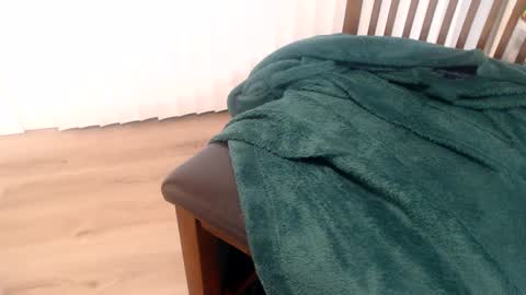 i erupt if you suck ur nipples 4 me and look at the camera while watching me online show from October 3, 2025, 12:57 pm