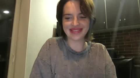 Snapshot of 1dove chatting on December 2, 2024, 3:58 pm DOVE online show from December 2, 2024, 3:58 pm