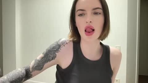 DOVE online show from November 20, 2025, 7:46 pm