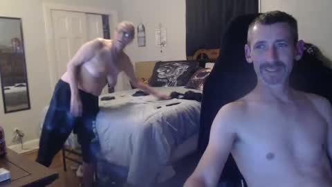 Snapshot of 1hotcouple2c chatting on October 11, 2025, 12:10 am 1hotcouple2c online show from October 11, 2025, 12:10 am