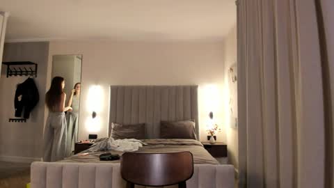 Lily 3 online show from September 29, 2025, 6:57 pm