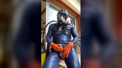 Snapshot of 1latruber chatting on May 15, 2026, 10:33 am latex and gasmask online show from May 15, 2026, 10:33 am