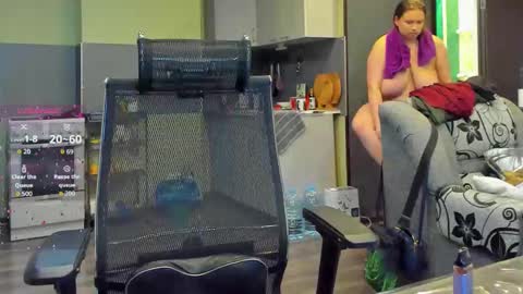 1LINDSEY1 online show from October 4, 2025, 1:53 pm