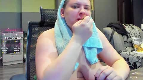 1LINDSEY1 online show from October 16, 2025, 7:20 am