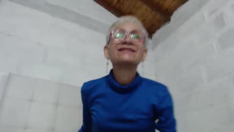 Snapshot of 1miss_monserrate chatting on January 3, 2025, 12:43 am Miss Monserrate online show from January 3, 2025, 12:43 am