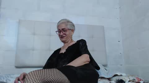 Snapshot of 1miss_monserrate chatting on January 5, 2025, 12:09 am Miss Monserrate online show from January 5, 2025, 12:09 am