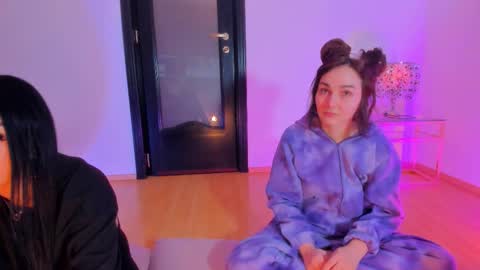 Moona  online show from February 10, 2026, 5:55 am